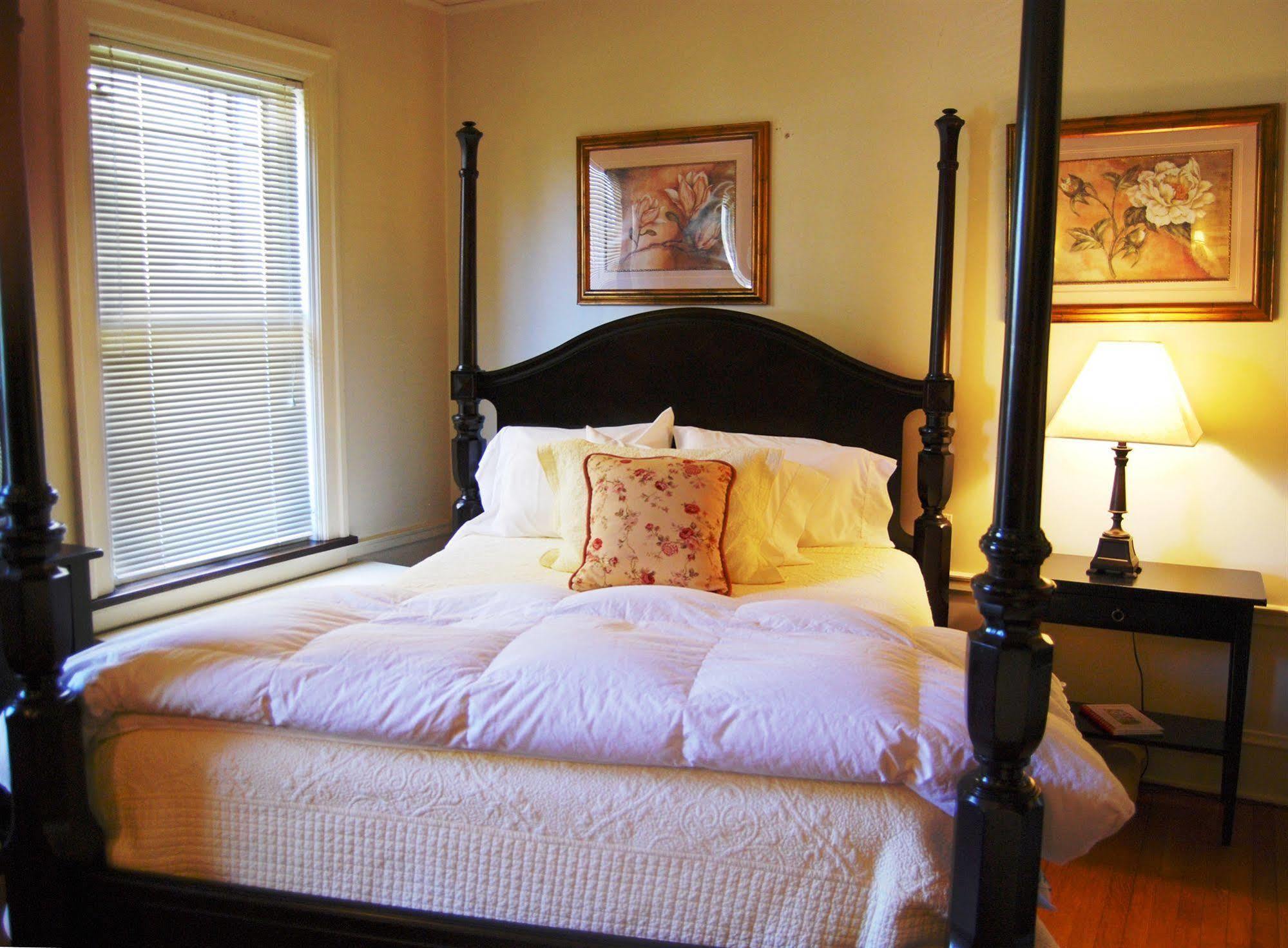 Mayor Lord'S House Bed & Breakfast มีดวิลล์ ภายนอก รูปภาพ